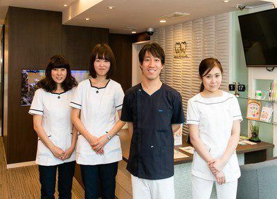 荻窪ツイン歯科医院のスタッフ全体写真